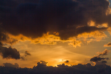 Textur dramatischer Abendhimmel