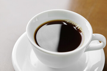 白カップのシンプルなコーヒー