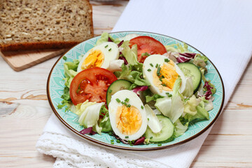 Healthy salad with lettuce, tomatoes and eggs.