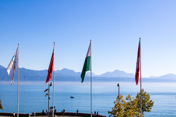 Vue d'&eacute;t&eacute; sur le lac L&eacute;man depuis les quais d'Ouchy &agrave; Lausanne (Canton de Vaud, Suisse)