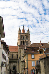 Fototapeta na wymiar Vue sur le clocher de la cathédrale de Lausanne (Canton de Vaud, Suisse)