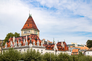 Fototapeta premium Vue sur le quartier d'Ouchy depuis les quais du lac Léman à Lausanne (Canton de Vaud, Suisse)