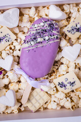 Kuchen Lolly mit lila Glasur