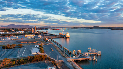 Fototapeta na wymiar Ship and wharfs at Auckland Point, Gladstone, Queensand