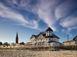 SEA COAST - Resorts and hotels in front of the beach 