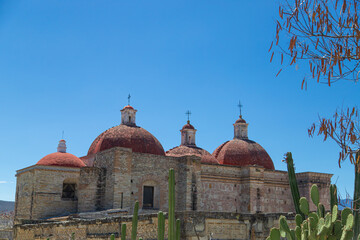 Fototapeta na wymiar Catholic cathedral next to the ruins of the ancient city of Mitla, Oaxaca, Ruinas Zapotecas. Mexico Zapoteco Ruins