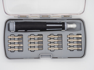 クローズアップした精密ドライバー（交換ビット付）