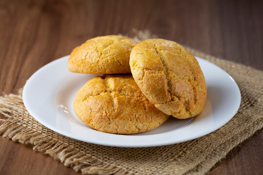 (Broa de Milho) - Traditional Brazilian cookies.