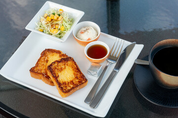 フレンチトースト　カフェのモーニングメニュー