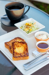 フレンチトースト　カフェのモーニングメニュー