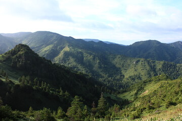 Naklejka premium 志賀高原の夏。横手山より望む信州の山々。 