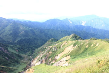 Fototapeta premium 志賀高原の夏。横手山より望む信州の山々。 