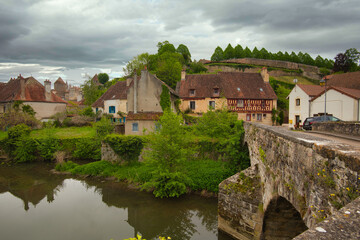 Fototapeta na wymiar Semur-en-Auxois im Burgund