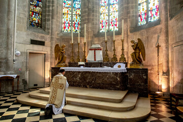 Mass in St Nicolas's church, Beaumont le Roger, France during 2019 lockdown. - obrazy, fototapety, plakaty