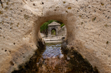 Obraz premium pond seen from one of its drains