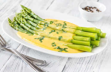 Cooked asparagus with Hollandaise sauce