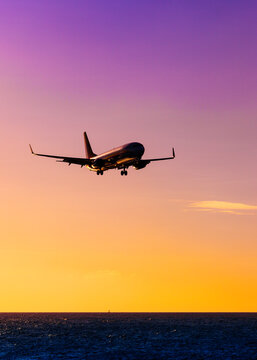 Airplane Sunset Images – Browse 326,553 Stock Photos, Vectors, and ...