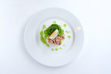 salad with tuna and egg