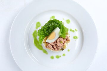 salad with tuna and egg