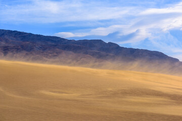 Fototapeta na wymiar Blowing sand on a sand dune
