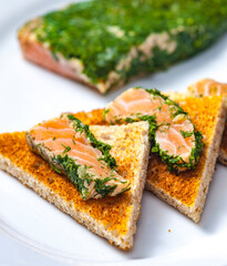 marinated salmon in dill on toast bread