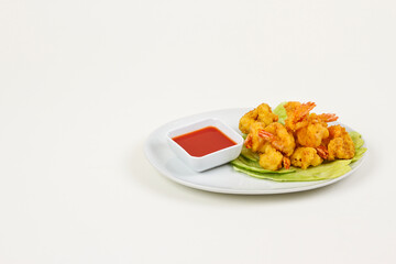 Fried shrimps with sauce.