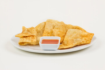 Fried wonton with sauce.