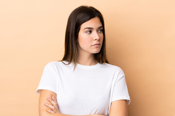Obraz premium Teenager Brazilian girl over isolated background keeping the arms crossed