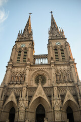 Fototapeta na wymiar basílica lujan altar virgen patrona argentina catedral atardecer cupula campanario