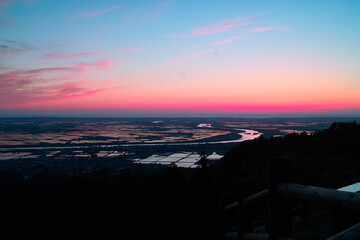 Fototapeta premium 高台から夕暮れの酒田平野と日本海を望む（山形県） 
