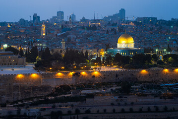 Naklejka premium dome of the rock and old city of jerusalem in israel