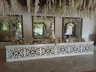Fototapeta na wymiar white decorated dessert table for marriage party