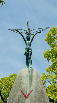 原爆の子の像」の写真素材 | 144件の無料イラスト画像 | Adobe Stock