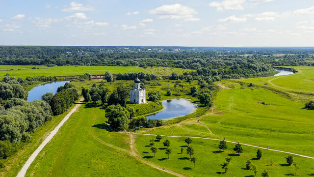 รูปภาพBogolyubovo เลือกดูภาพถ่ายสต็อก เวกเตอร์ และวิดีโอ1,921 Adobe
