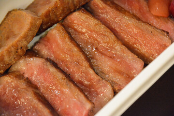 東京ステーションホテル の霜降り牛肉のステーキ弁当。