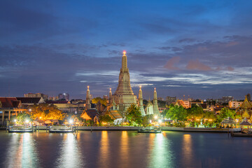 Wat Arun Wararam With the Chao Phraya River passing through In the heart of Bangkok
