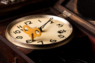 昭和の機械式壁掛け時計