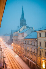 Fototapeta premium first snow in the early morning in Prague, the city wakes up