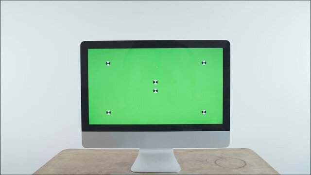 Ordinateur, ordinateur fixe, &eacute;cran, vert, traveling , fond blanc, isol&eacute;, photo studio, vid&eacute;o studio, beau, business, bureau, clavier, 