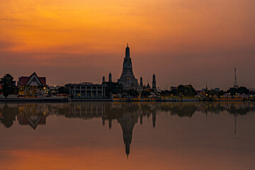 Obraz premium sunrise over the river