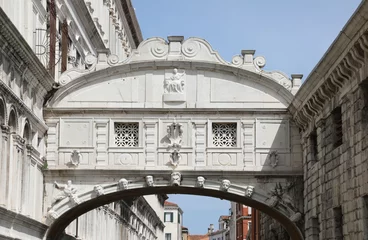 Papier Peint photo Pont des Soupirs Ancient Monument called Bridge of Sighs because it connected the Doges Palace with the prisons in Venice