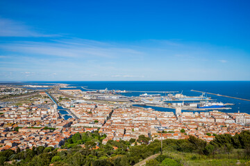 Vue sur Sète et son port depuis la mont Saint-Clair