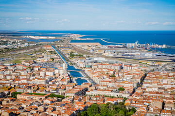 Vue sur Sète et son port depuis la mont Saint-Clair