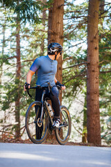 Fototapeta premium Portrait of a cyclist with his bike looking back