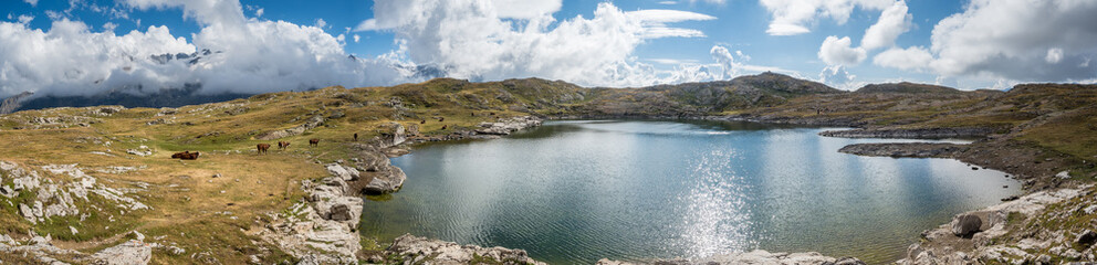 Fototapeta na wymiar Panorama of the Lac Noir on the Emparis plateau
