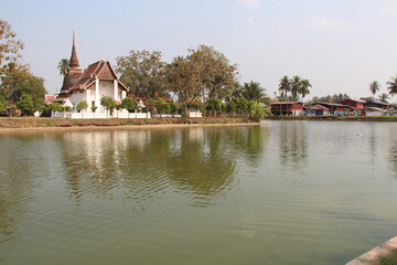 Fototapeta na wymiar buddhist temple (Wat Tra Phang Thong) in sukhothai (Thailand)