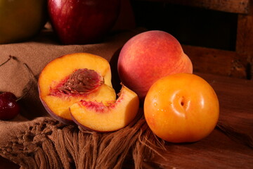 Fototapeta na wymiar peaches and apricots