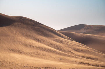 Fototapeta na wymiar Beautiful desert scenery, richly detailed natural background pictures, located in the Badain Jaran Desert, Inner Mongolia, China.
