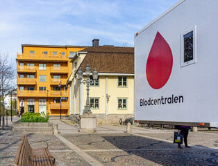 Back side of blood donate truck saying Blood central