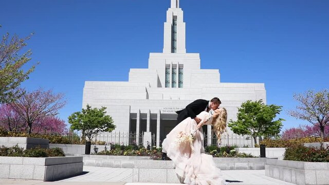 LDS Mormon Newlywed Couple Kissing in front of Draper Temple